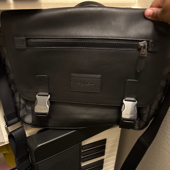 Coach NewYork mail carrier - Picture 1 of 4